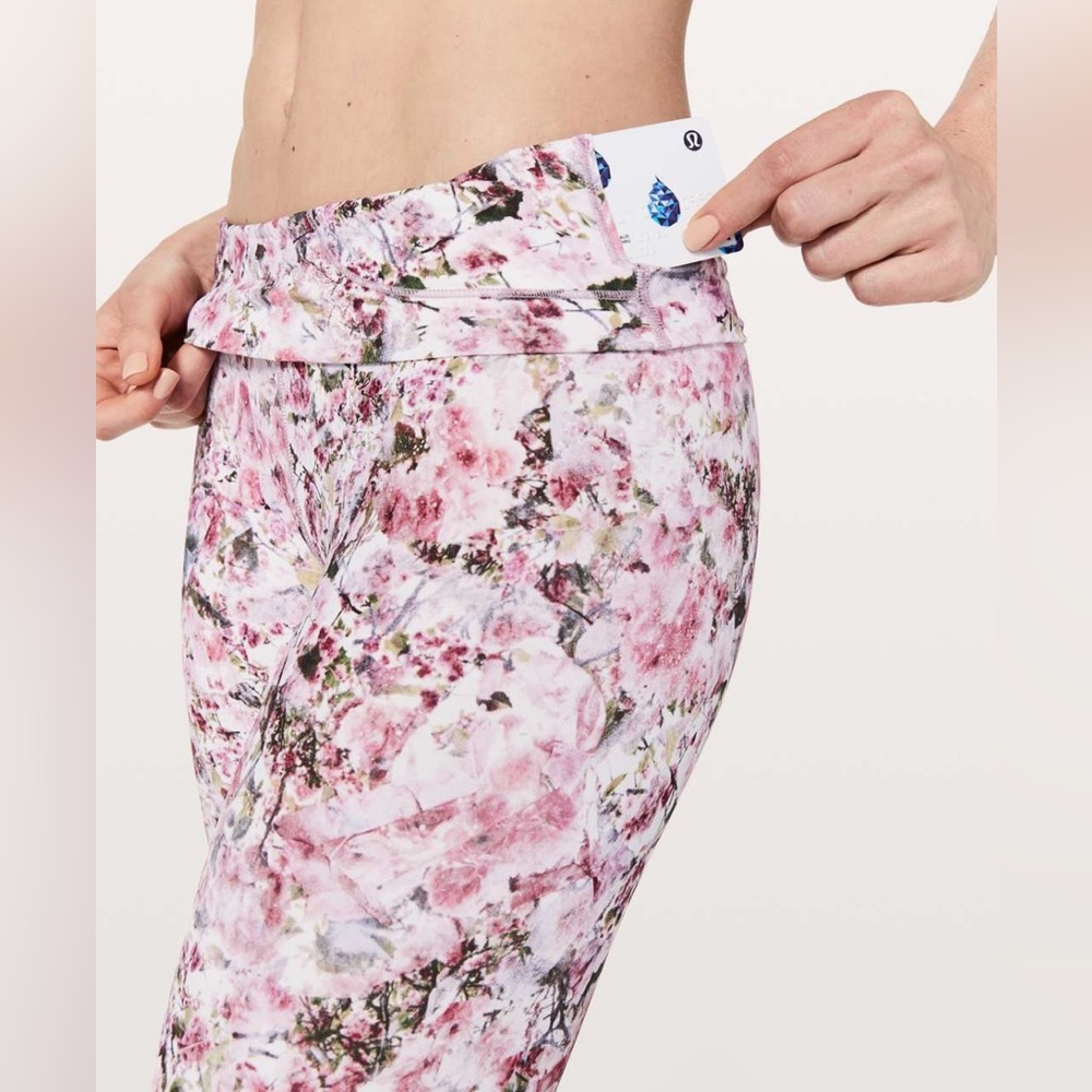 Wunder Under High-Rise Tight 28”.  Blossom Spritz Multi.  Like New!! Size 4